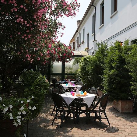 Hotel Il Granaio Porto Mantovano Bagian luar foto