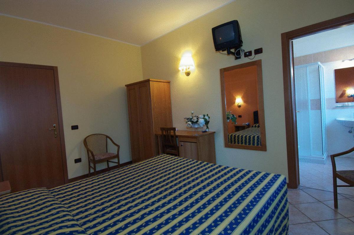 Hotel Il Granaio Porto Mantovano Bagian luar foto