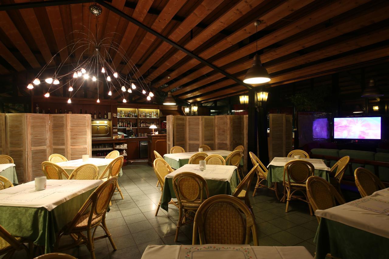 Hotel Il Granaio Porto Mantovano Bagian luar foto
