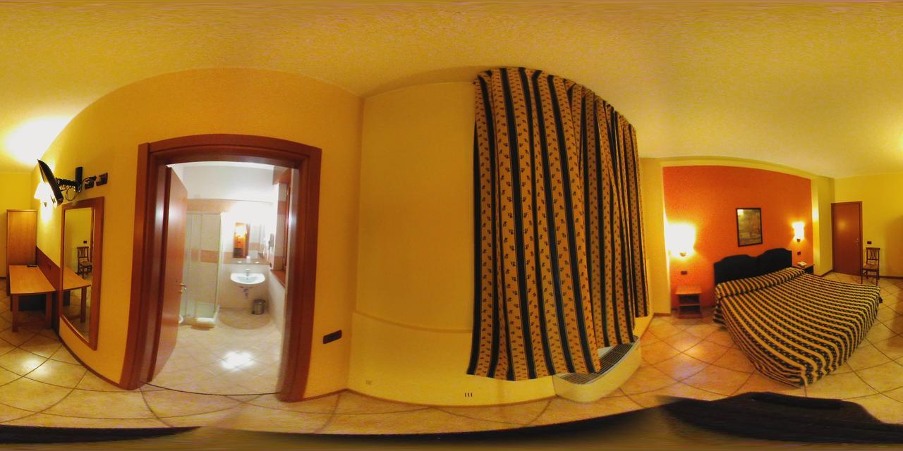 Hotel Il Granaio Porto Mantovano Bagian luar foto