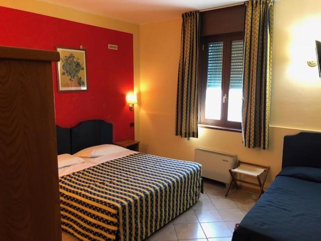 Hotel Il Granaio Porto Mantovano Bagian luar foto