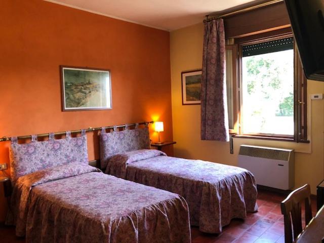 Hotel Il Granaio Porto Mantovano Bagian luar foto