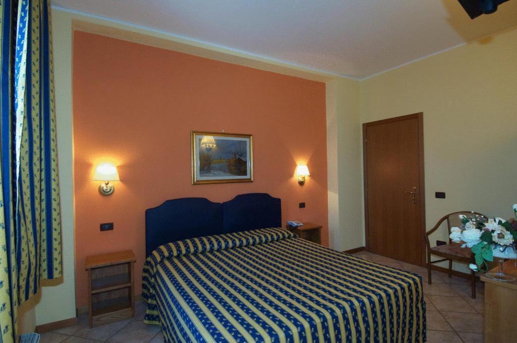 Hotel Il Granaio Porto Mantovano Bagian luar foto